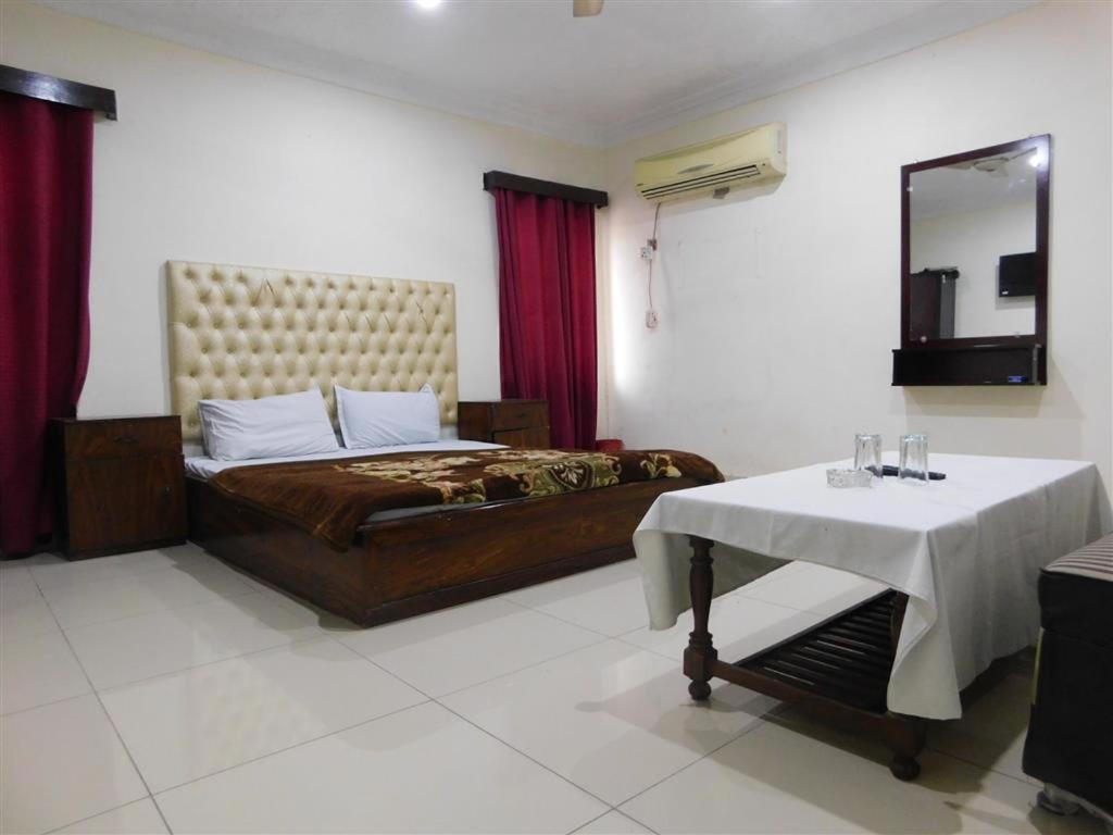 Hotel Humera Bahawalpur Luaran gambar